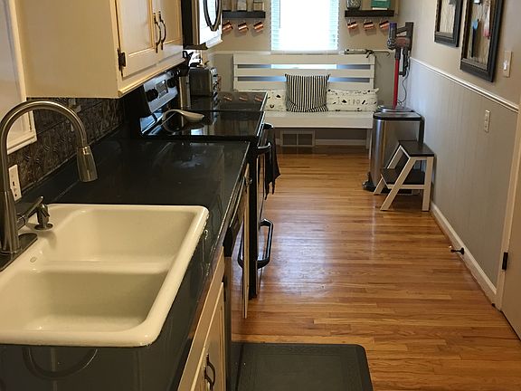 3rd image of 2417 W 75th Pl