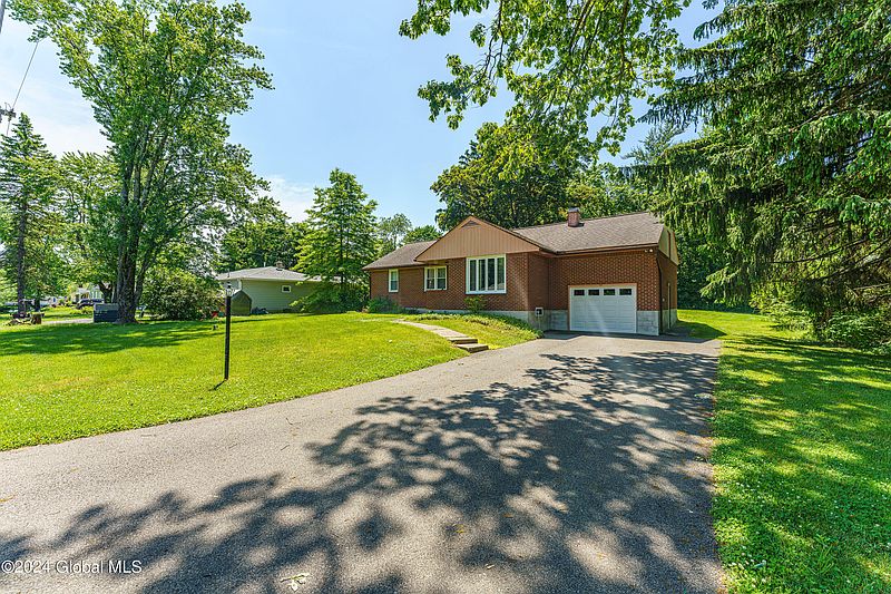 3rd image of 25 N Van Dyke Drive