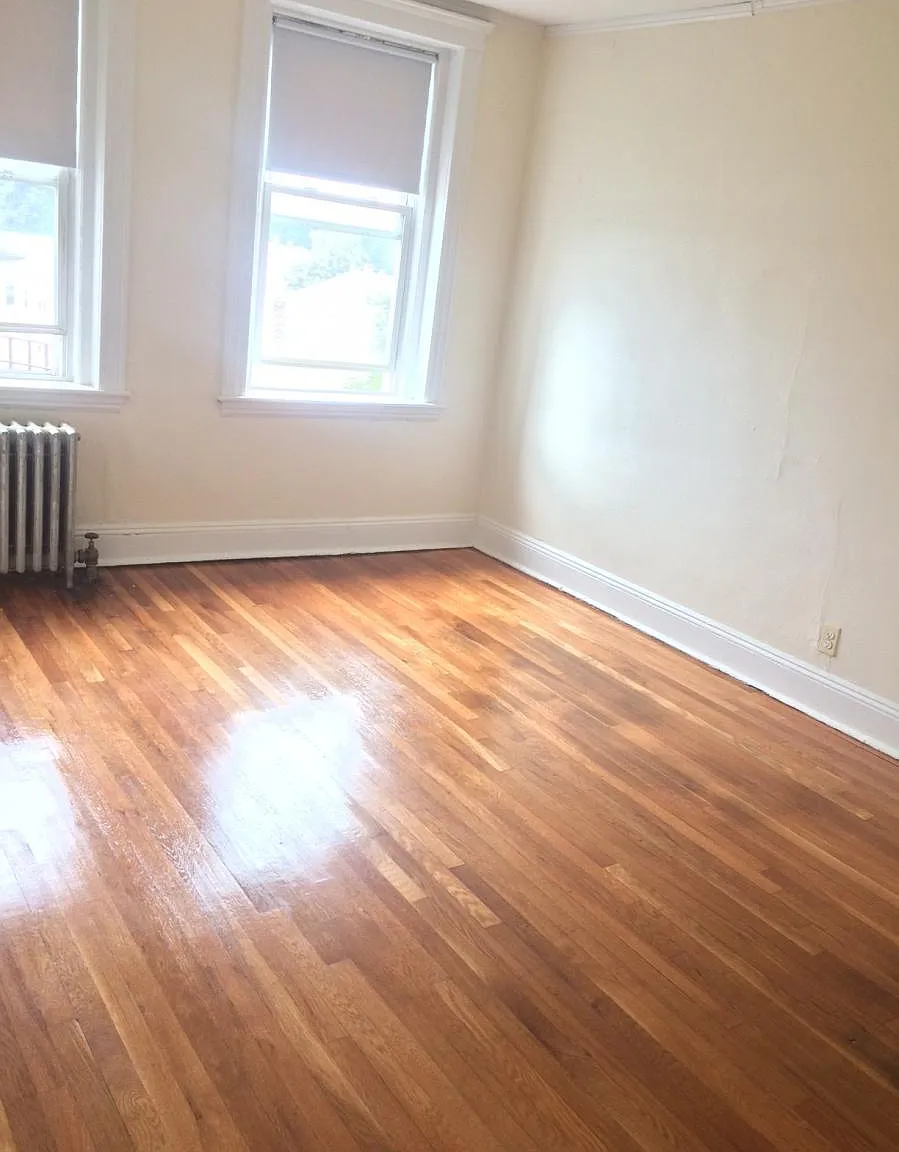 98 Washington St — Photo 4