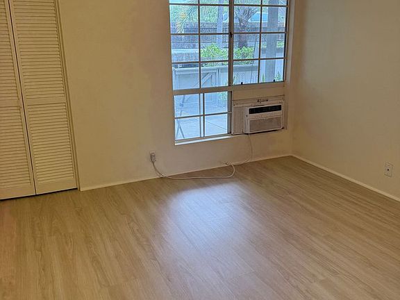 5th image of 456 Mananai Pl