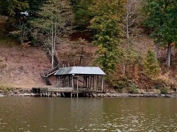 605 Lakeshore Rd, Leasburg, NC 27291