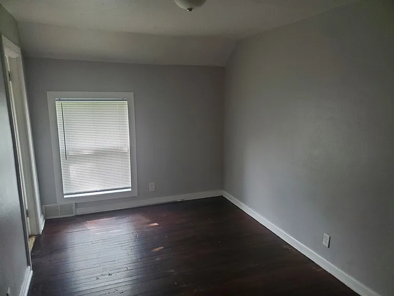 318 Lincolnway Way E — Photo 4