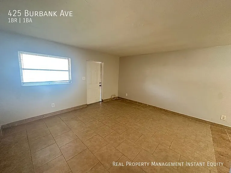 425 Burbank Ave — Photo 6
