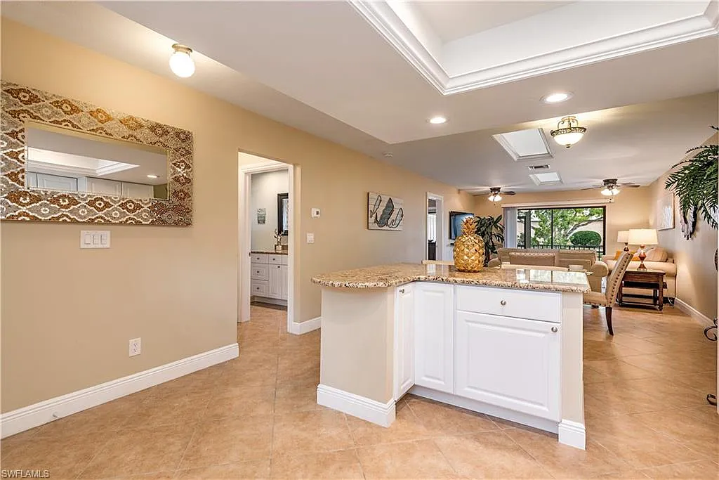 2 bed, 2.0 bath, 1250 sqft, $5,000 — Photo 2