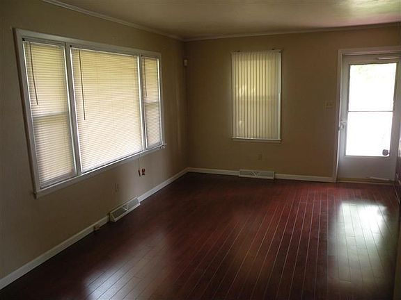 5th image of 263 Medford St