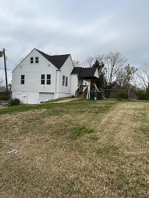 2nd image of 145 Blue Water Ln