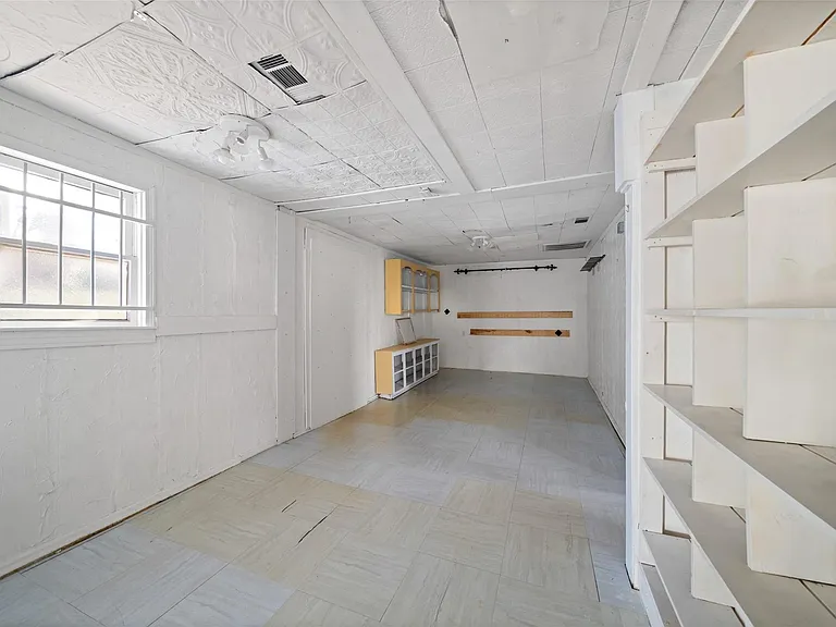 26407 Preston Ave — Photo 9