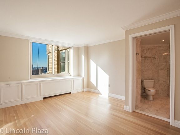 5th image of 30 W 63rd St APT 26K