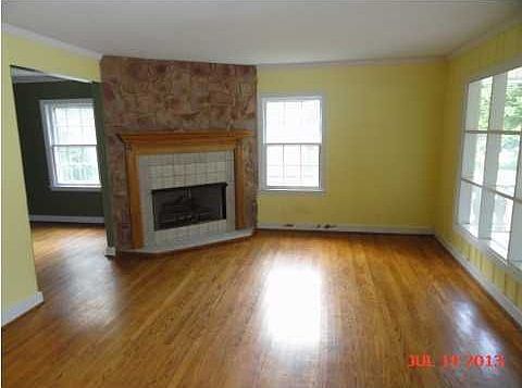 2nd image of 506 S Lovell Ave