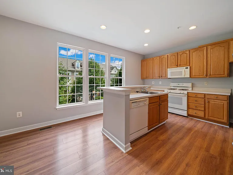 3616 Sprigg St S — Photo 10