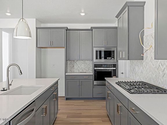 4th image of 557 E Rimrock Ln #34