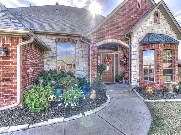 5th image of 3516 SW 123rd Pl