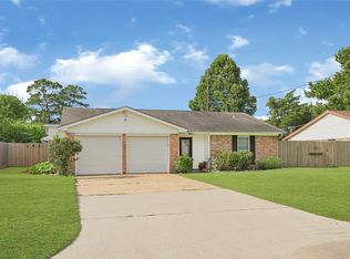10010 Lost Pine Dr, Baytown, TX 77521