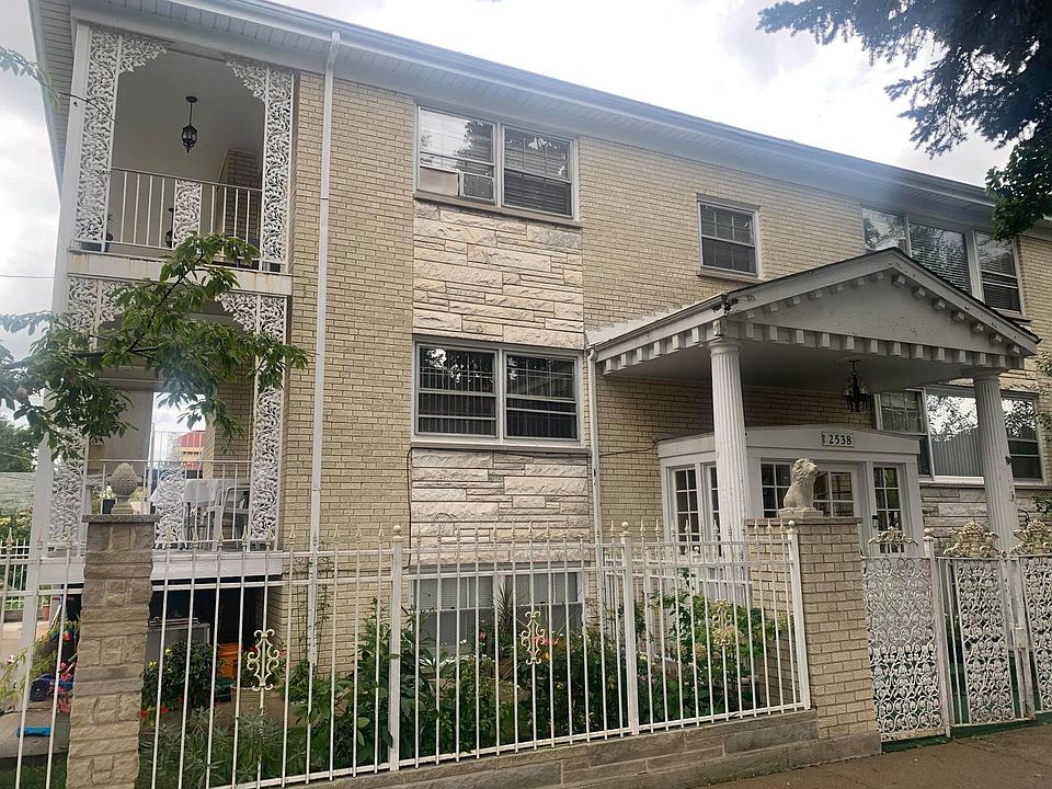 1st image of 2538 W Arthur Ave