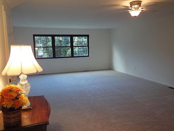 Living rm & Dining rm combo