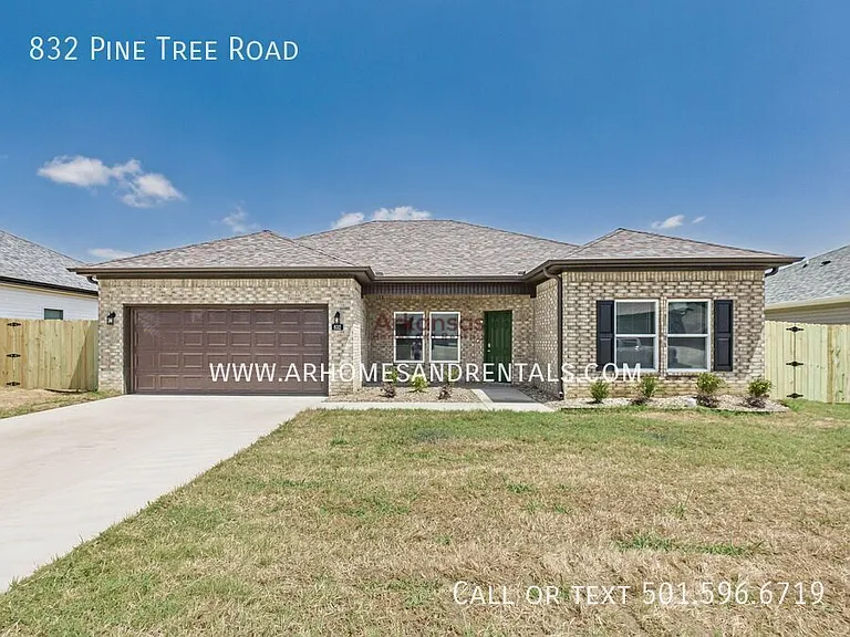 832 Pine Tree Rd — Photo 1