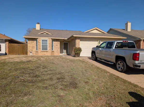 303 Hemlock Dr, Arlington, TX 76018