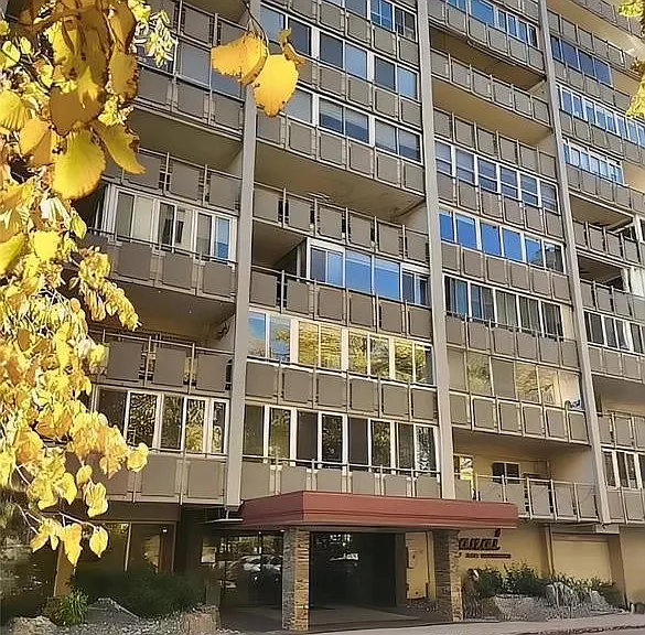 800 N Washington St — Photo 2
