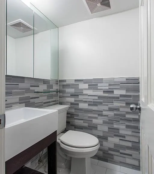279 E 10th St #2 — Photo 5