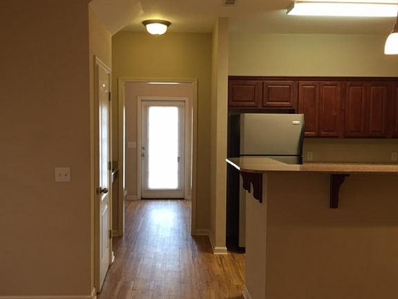 4th image of 830 Arbor Lake Dr