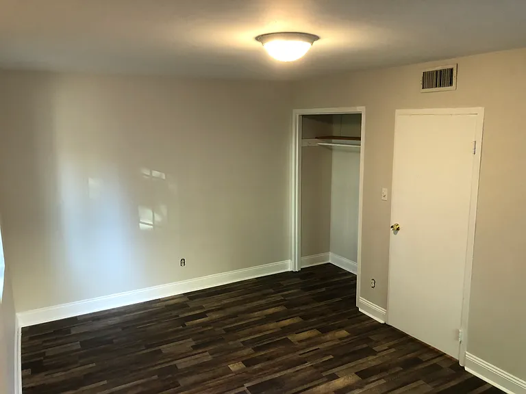 1031 Michigan Ave NE — Photo 3
