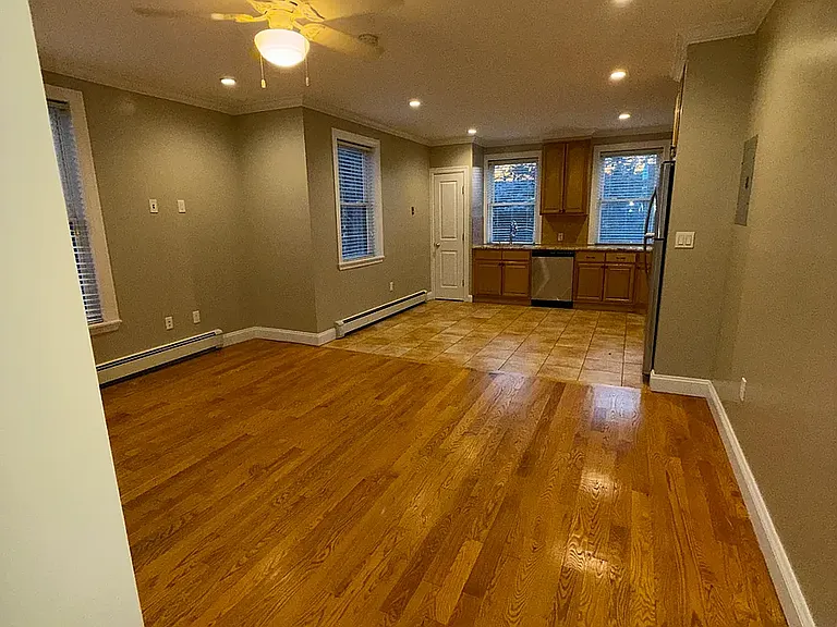 150 S 6th Ave #2 — Photo 7