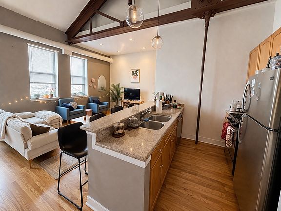 5th image of 2041 W North Ave APT 9