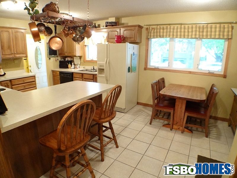 Kitchen with Breakfast Bar