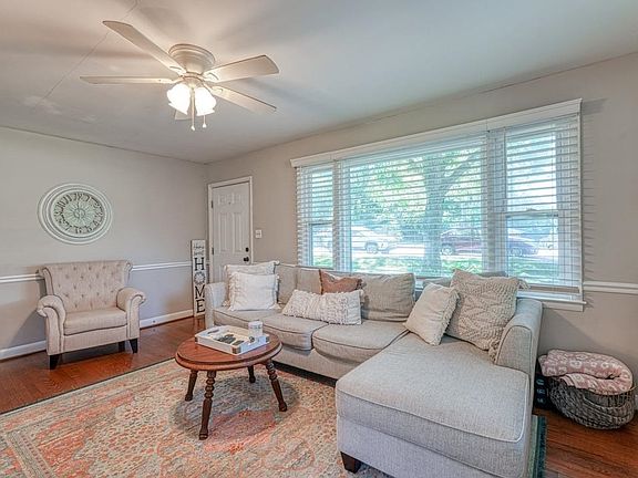 4th image of 476 Lucerne Dr