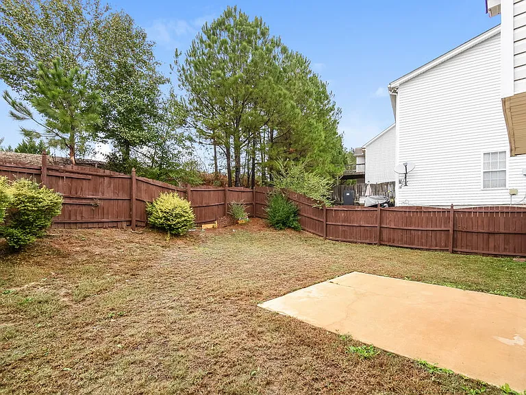 204 Providence Dr — Photo 17