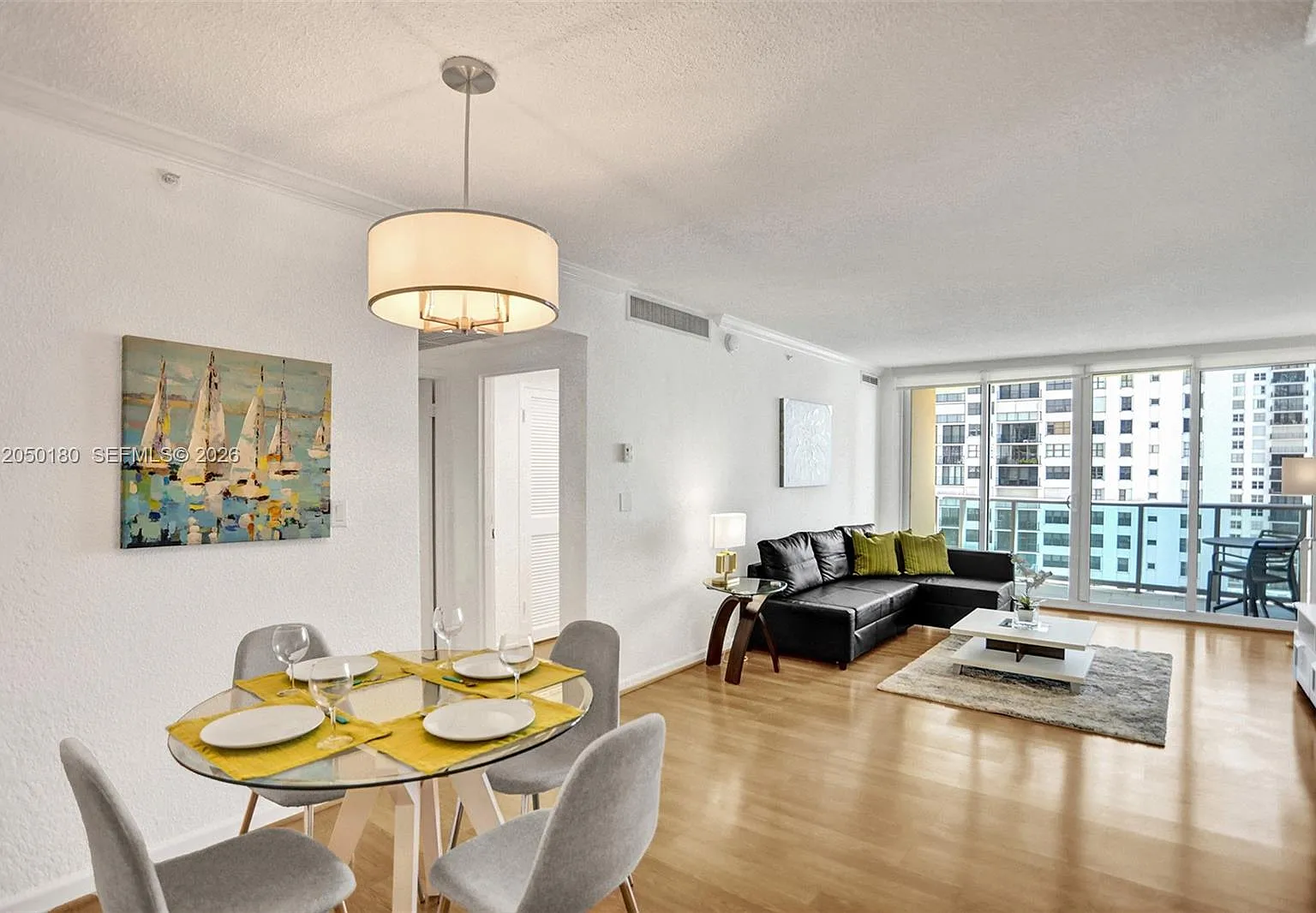 Wave Condo — Photo 3