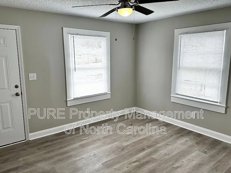 2 bed, 1.0 bath, 728 sqft, $895 — Photo 2