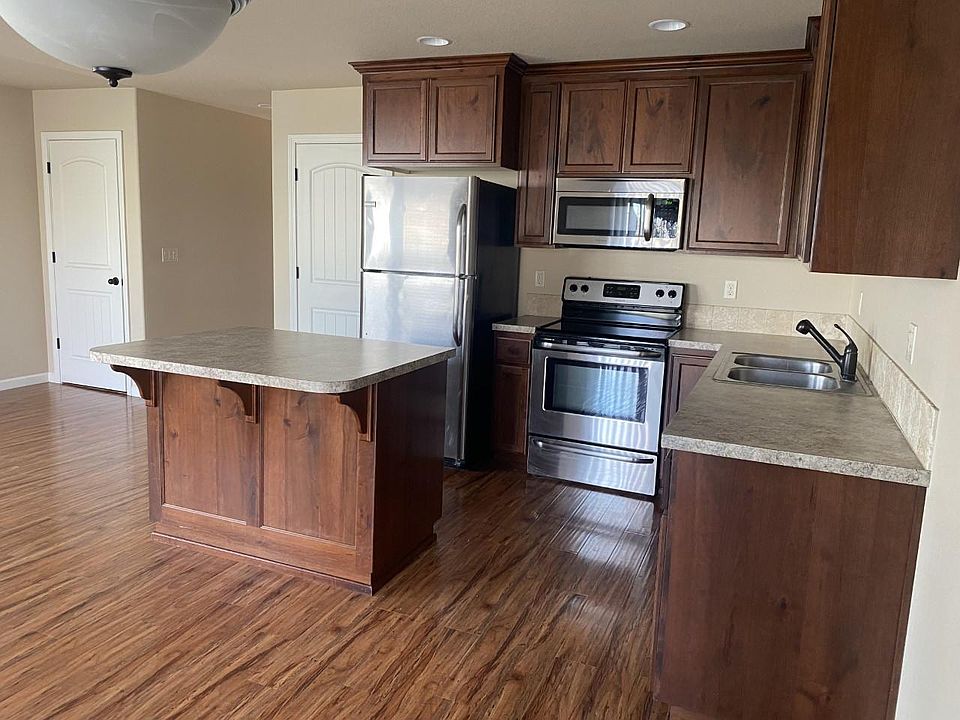 2nd image of 354 Gwinn St E #354