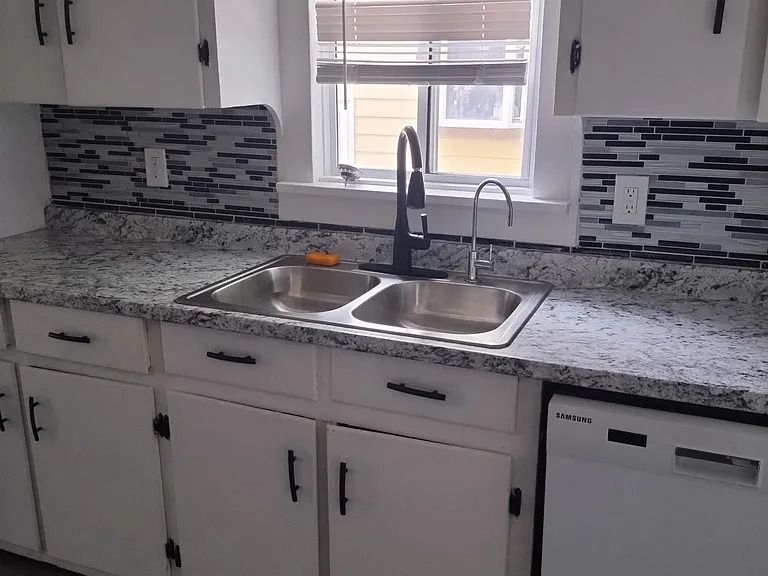 115 E Livingston Dr — Photo 5