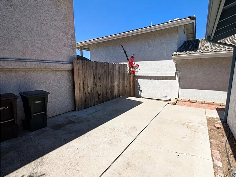 1813 Newport Ave — Photo 12