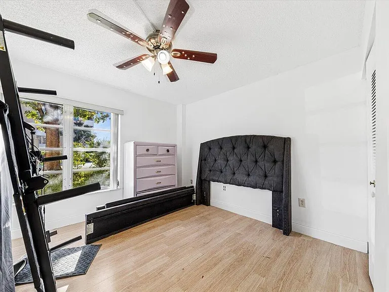 4156 Inverrary Dr — Photo 12