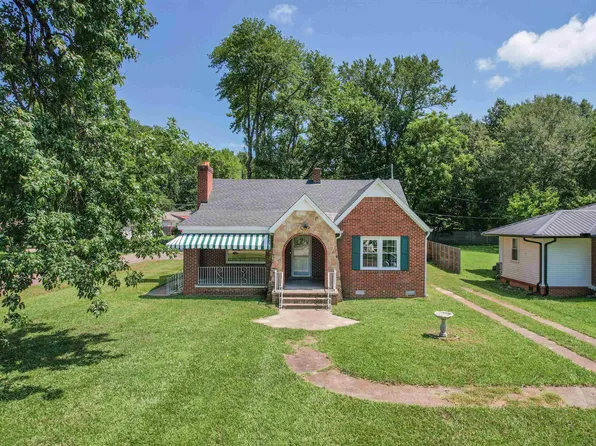 376 E Poplar Ave, Selmer, TN 38375