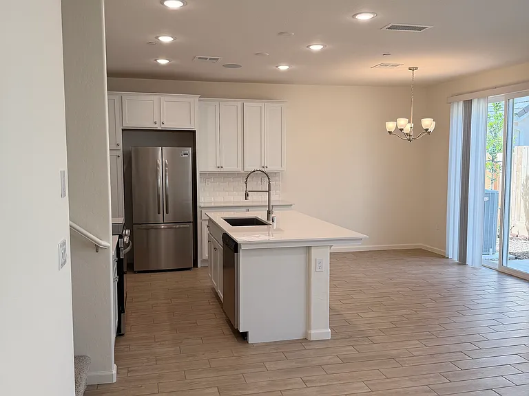 1521 Pioneer Ln — Photo 5