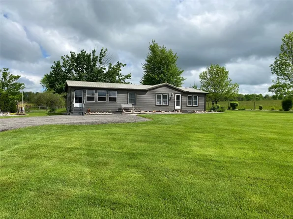 1372 Dublin Rd, Waterford, PA 16441