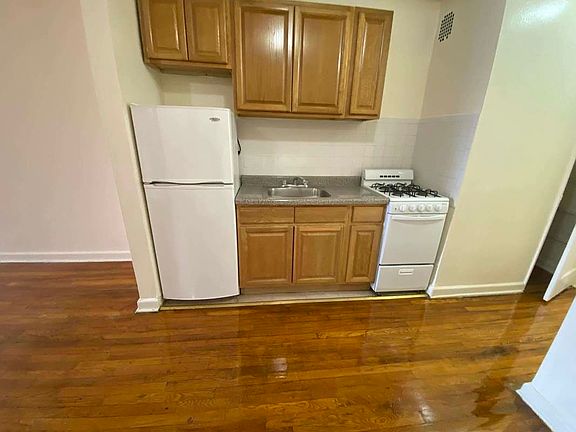 3rd image of 3709 75th St APT 3