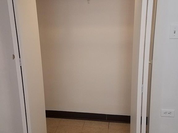 5th image of 3943 W Cornelia Ave