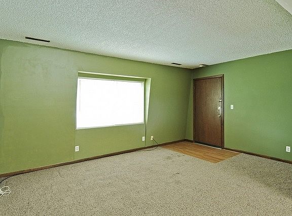 3rd image of 613 S Van Buren St APT 6