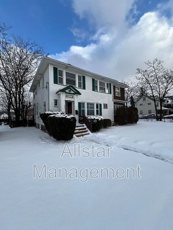3 bed, 1.0 bath, 1000 sqft, $1,200 — Photo 3