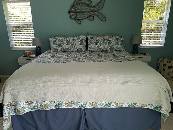 Master Bedroom/King Bed