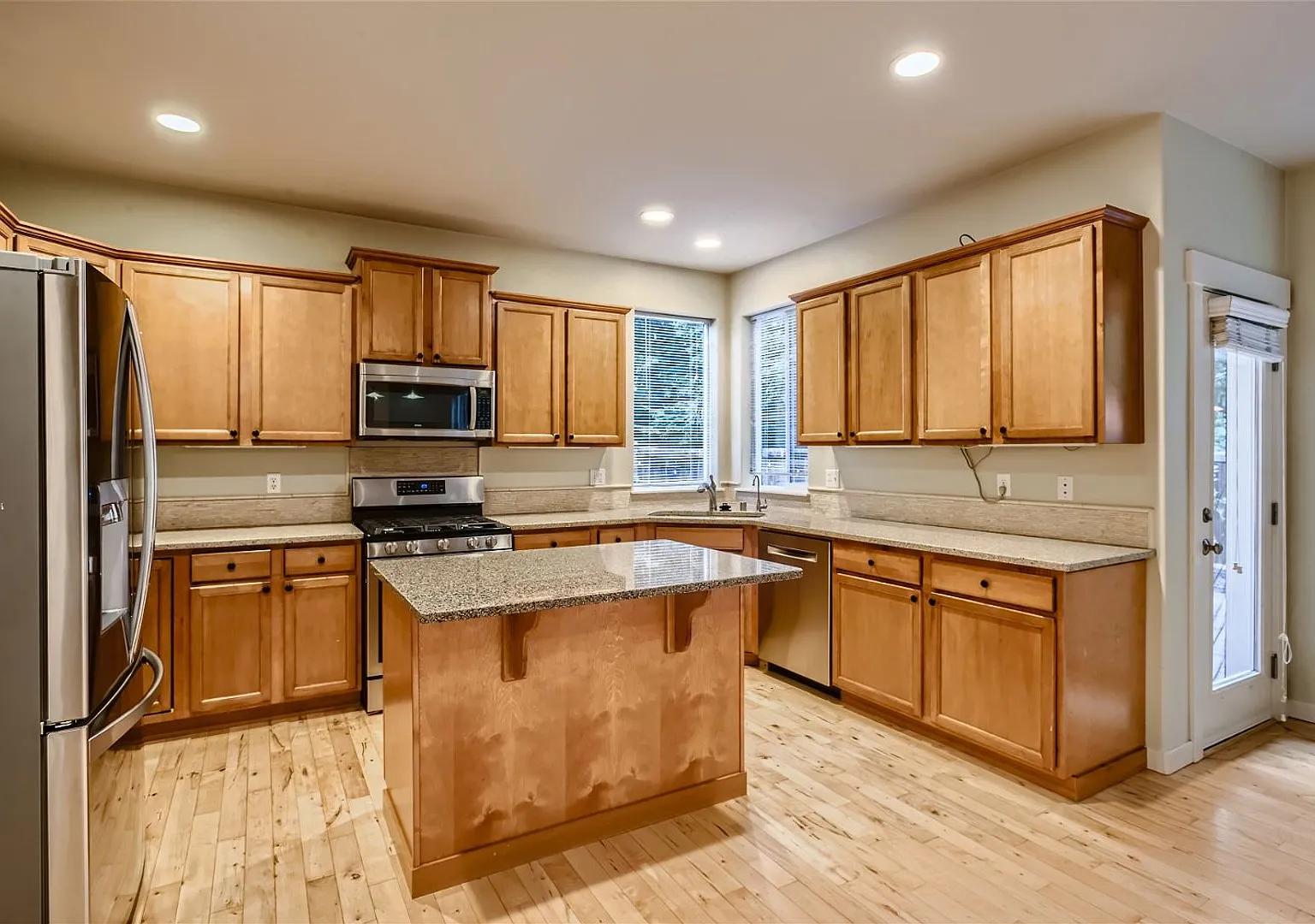 4Bd/2.5Ba Duvall Home — Photo 4