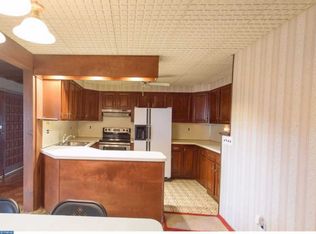 29 Twin Leaf Ln, Levittown, PA