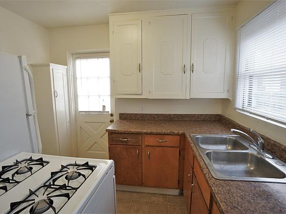 5th image of 1811 Bacon St