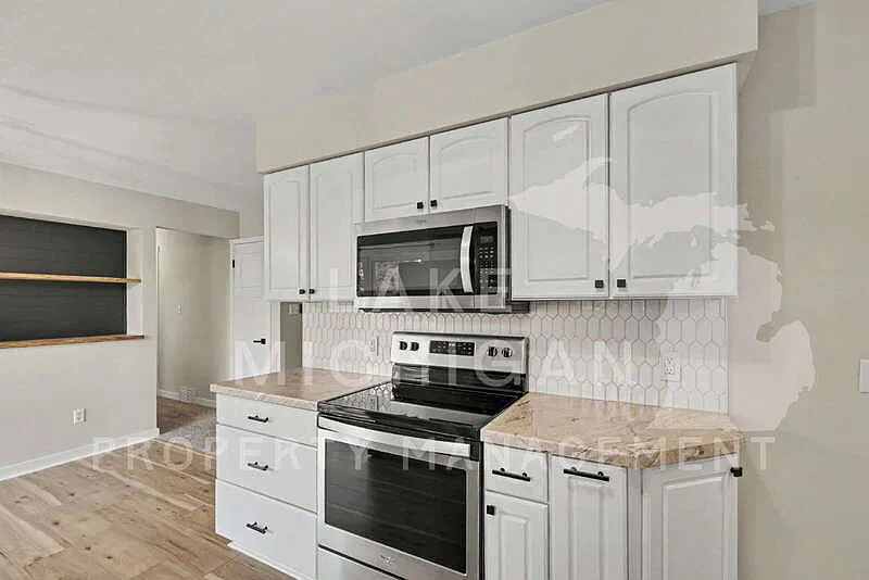 4 bed, 2.0 bath, 2164 sqft, $2,695 — Photo 3