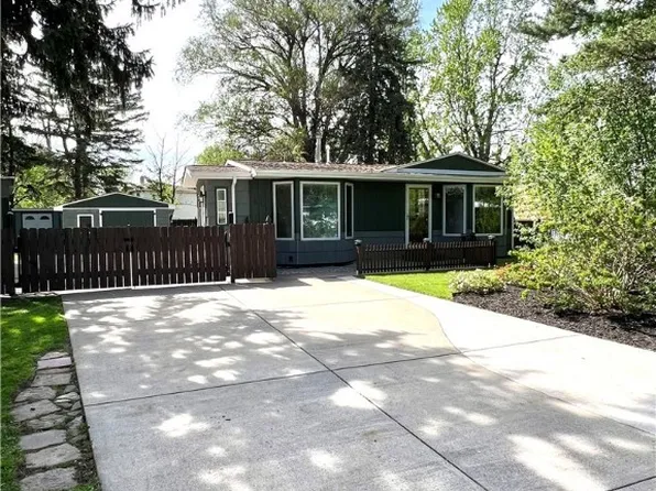 49 Iroquois Ave, Lancaster, NY 14086