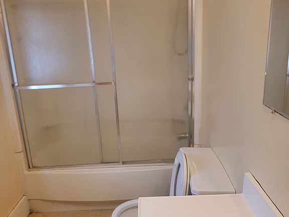 3rd image of 123 Pearl St #123